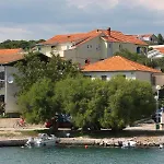 Apartman By The Sea Jezera, Murter - 5063 *