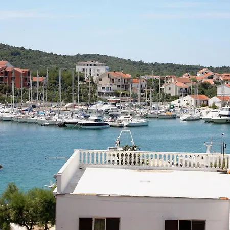 Apartments By The Sea Jezera, Murter - 5063 *
