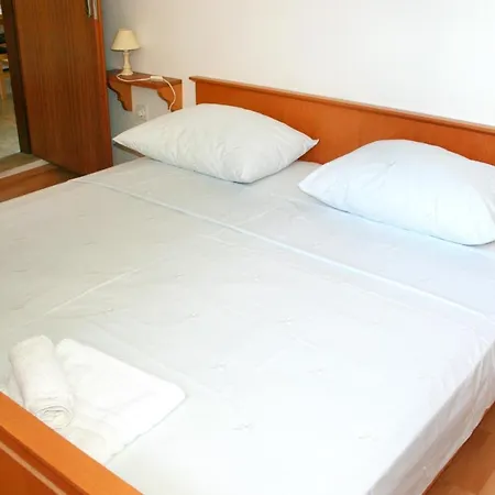 Apartman Apartments By The Sea Jezera, Murter - 5063 *