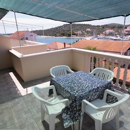 Apartment Apartments By The Sea Jezera, Murter - 5063 *