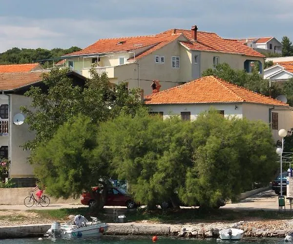 Apartman By The Sea Jezera, Murter - 5063 *