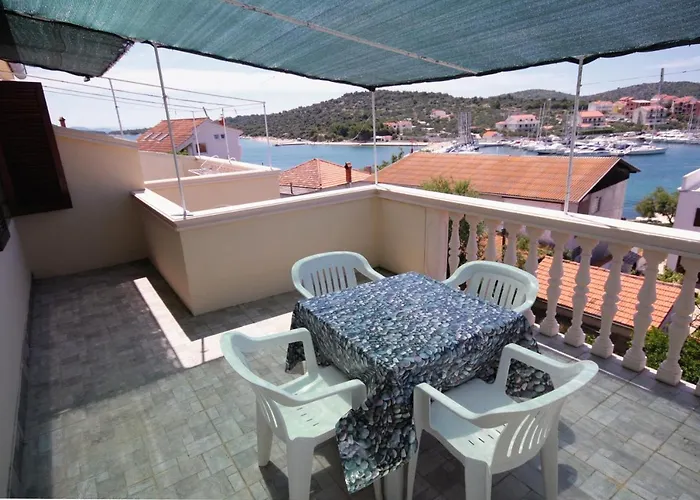 Apartman By The Sea Jezera, Murter - 5063 *