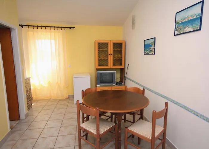 Apartman By The Sea Jezera, Murter - 5063 *